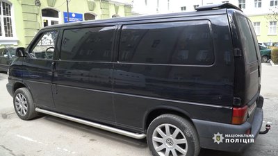 Мікроавтобус і ліки: волонтери передали допомогу тернопільським поліцейським Мікроавтобус і ліки: волонтери передали допомогу тернопільським поліцейським