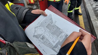Евакуація та перша допомога: у Харкові провели тренування на випадок пожежі у новому ТРЦ Евакуація та перша допомога: у Харкові провели тренування на випадок пожежі у новому ТРЦ