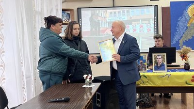 На Кіровоградщині мама загиблого військового купила комп'ютерний клас для коледжу, де навчався син На Кіровоградщині мама загиблого військового купила комп'ютерний клас для коледжу, де навчався син