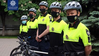 У Херсоні теплої пори поліцейські патрулюють на велосипедах