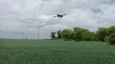 Агродрон над посівами Агродрон над посівами