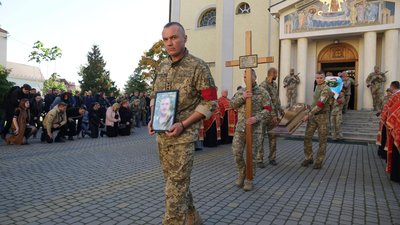 У Мукачеві попрощалися із загиблим захисником Олександром Варгою У Мукачеві попрощалися із загиблим захисником Олександром Варгою