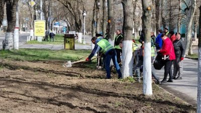 У Херсоні комунальники вийшли на суботник У Херсоні комунальники вийшли на суботник