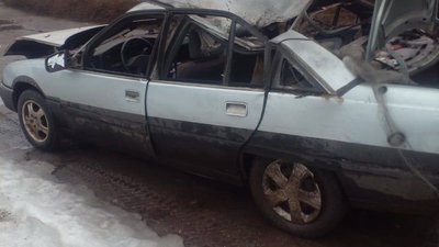 Автівка, яку атакував російський безпілотник у Ворожбянській громаді