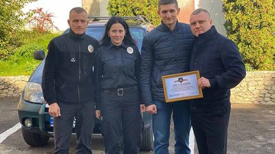 На Тернопільщині благодійники подарували поліцейським два автомобілі