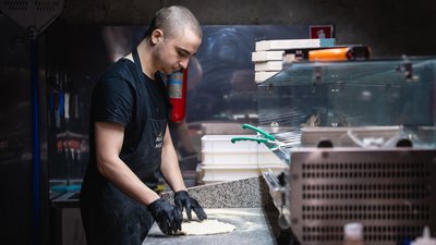 Більше трьох тисяч обідів. Дніпровський ресторан готує їжу для військовослужбовців Більше трьох тисяч обідів. Дніпровський ресторан готує їжу для військовослужбовців