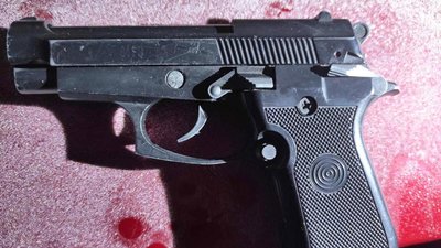 На Вінниччині затримали чоловіка, який перевозив зброю, набої та ножі На Вінниччині затримали чоловіка, який перевозив зброю, набої та ножі