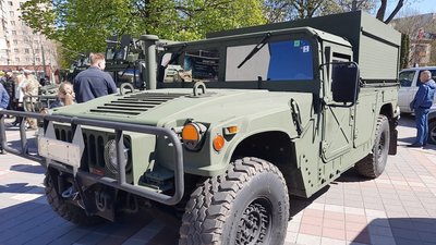 На фото військовий "Хаммер". На фото військовий "Хаммер".