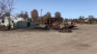Новий будинок зводять благодійники жителю Чернігівщини, чия оселя згоріла за кілька годин до деокупації села Новий будинок зводять благодійники жителю Чернігівщини, чия оселя згоріла за кілька годин до деокупації села