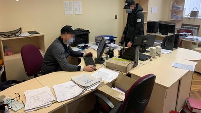 Держбюро розслідувань прийшло з обшуками до керівництва ДАБІ
