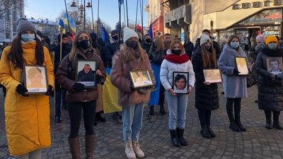 В Івано-Франківську вшанували пам’ять Героїв Небесної Сотні В Івано-Франківську вшанували пам’ять Героїв Небесної Сотні