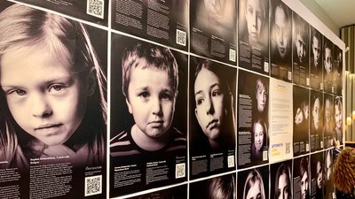 36 історій дітей-переселенців у світлинах. У Франківську презентували фотовиставку "Очі миру" 36 історій дітей-переселенців у світлинах. У Франківську презентували фотовиставку "Очі миру"