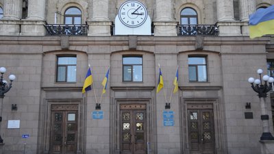 У Миколаєві планують встановити знаки, які забороняють стоянку вантажівок
