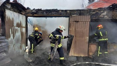 Пожежа на 500 м²: у Мелітополі горів меблевий склад Пожежа на 500 м²: у Мелітополі горів меблевий склад