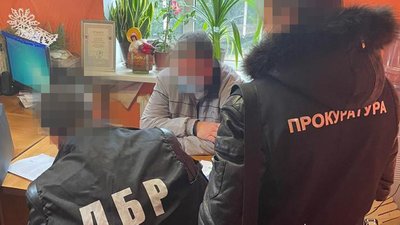 Харківське лісництво придбало вантажівку "Урал" за 900 тисяч: двом людям повідомили про підозру Харківське лісництво придбало вантажівку "Урал" за 900 тисяч: двом людям повідомили про підозру