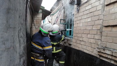 Чоловік отруївся димом під час пожежі у приватному будинку Чоловік отруївся димом під час пожежі у приватному будинку
