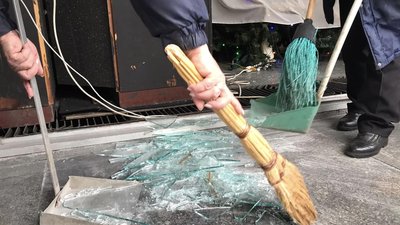 Вибило одну з вітрин "Будинку кіно": наслідки ракетної атаки росіян на Київ