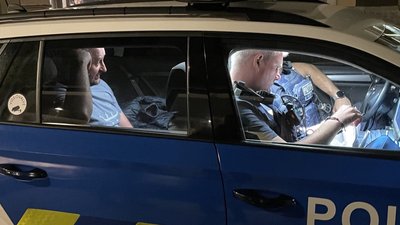 Журналіст Аркадій Бабченко у Таллінні закидав яйцями російське посольство, його затримали