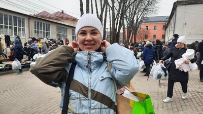 У Тернополі переселенцям роздавали одяг та взуття У Тернополі переселенцям роздавали одяг та взуття