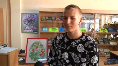 У Житомирі відкрили виставку вишитих бісером картин братів Пташників