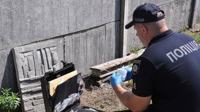 Бив і душив: на Черкащині 43-річного чоловіка підозрюють у вбивстві жінки Бив і душив: на Черкащині 43-річного чоловіка підозрюють у вбивстві жінки