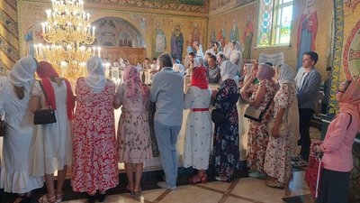 Люди в церкві Люди в церкві