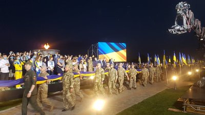 У Києві підняли найбільший прапор України