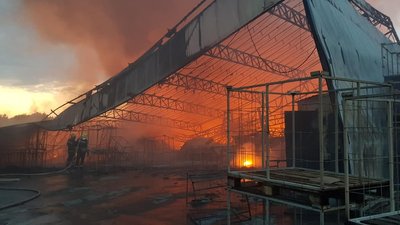 На Харківщині загорівся склад підприємства з гумовою продукцією