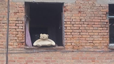 Обстріляний будинок на Харківщині Обстріляний будинок на Харківщині