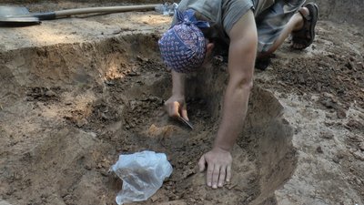 На Полтавщині розкопують поховання, якому понад дві тисячі років На Полтавщині розкопують поховання, якому понад дві тисячі років