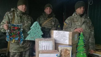 Поліція привітала правоохоронців, що служать в зоні ООС з новорічними святами Поліція привітала правоохоронців, що служать в зоні ООС з новорічними святами