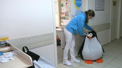 Погратися, помалювати та почитати: дитячу кімнату створили в черкаській лікарні Погратися, помалювати та почитати: дитячу кімнату створили в черкаській лікарні