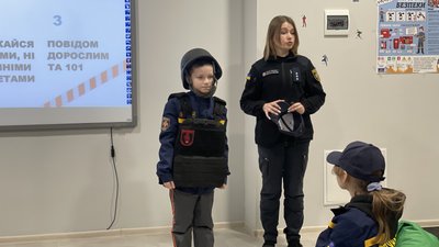 Про міни і пожежі через гру: у Миколаєві запрацював перший інтерактивний клас безпеки Про міни і пожежі через гру: у Миколаєві запрацював перший інтерактивний клас безпеки