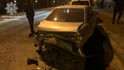 У Львові нетверезий водій розбив чотири автомобілі