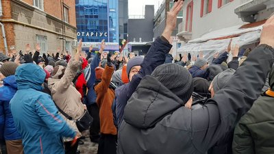 На зборах близько тисячі людей проголосували за перехід храму до ПЦУ. На зборах близько тисячі людей проголосували за перехід храму до ПЦУ.
