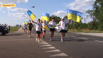 У Кривому Розі зустріли учасників надмарафону «Схід і Захід разом», вони здолали вже 650 кілометрів