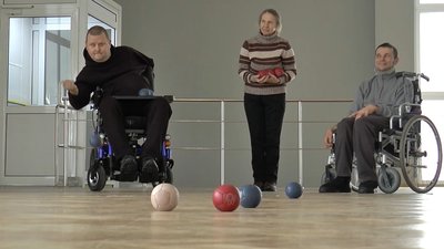 «Я фізично можу зробити все». Полтавець з інвалідністю Олександр Тютюнник займається грою боча «Я фізично можу зробити все». Полтавець з інвалідністю Олександр Тютюнник займається грою боча