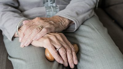 Матеріальна допомога літнім людям. Як у Миколаєві отримати 500 гривень