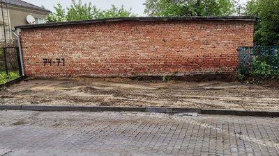 У Луцьку біля дитсадка – незаконний благоустрій. Підприємець облаштовує парковку У Луцьку біля дитсадка – незаконний благоустрій. Підприємець облаштовує парковку