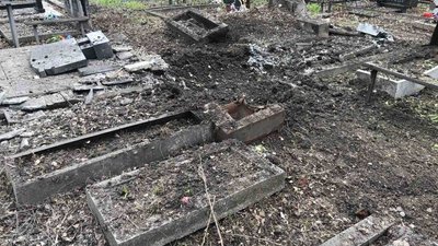 Внаслідок обстрілів російської армії у Харкові пошкоджені 9 кладовищ Внаслідок обстрілів російської армії у Харкові пошкоджені 9 кладовищ