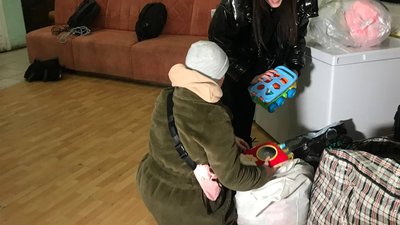 "Відбулось найстрашніше. Не могли у це повірити". Десятьох мешканців Чернігова евакуювали до Одеси "Відбулось найстрашніше. Не могли у це повірити". Десятьох мешканців Чернігова евакуювали до Одеси