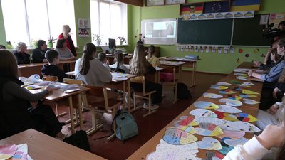 Рівненські школярі писали листи вдячності німецьким одноліткам Рівненські школярі писали листи вдячності німецьким одноліткам