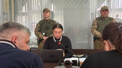 Лариса Криворучко у залі суду в справі Зінченка