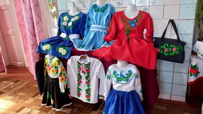 "Обираю веселі кольори": пенсіонерка із Житомирщини вишиває рушники та одяг і допомагає ЗСУ "Обираю веселі кольори": пенсіонерка із Житомирщини вишиває рушники та одяг і допомагає ЗСУ