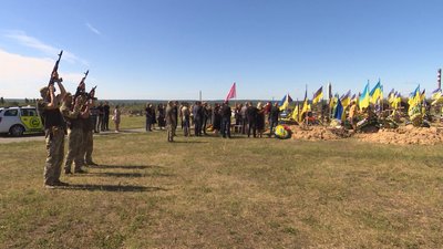 У Харкові на Алеї Слави поховали добровольця Олександра Муравку