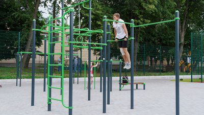 У Вінниці побільшало багатофункціональних спортивних майданчиків У Вінниці побільшало багатофункціональних спортивних майданчиків