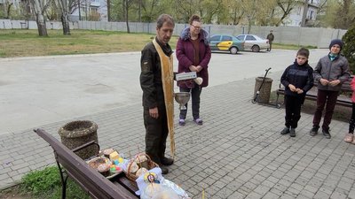 У прифронтовому Миколаєві військові та їхні родини відзначають Великдень
