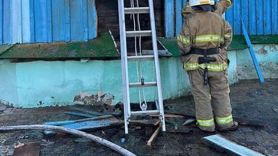 церква, пожежа в церкві, рятувальник