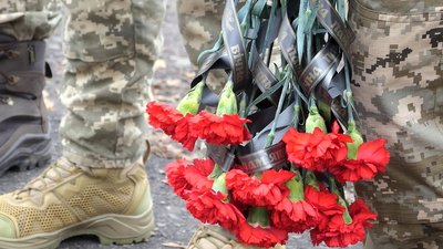 У Глухові попрощалися з добровольцем Олександром Васильченком У Глухові попрощалися з добровольцем Олександром Васильченком