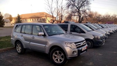 Німецькі поліцейські передали 13 авто і 1000 бронежилетів закарпатським правоохоронцям